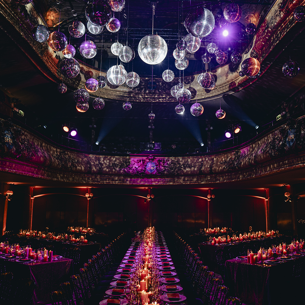 Vaudeville Anniversaire Disco Thème event dinner assis Choux