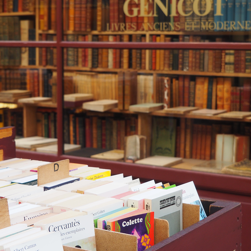 Genicot librairie Galerie Bortier présentoir livres